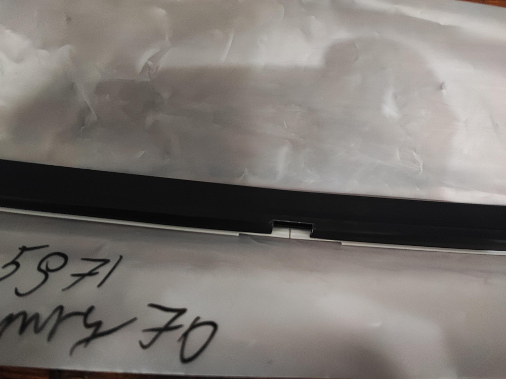 Молдинг лобового стекла Toyota Camry (XV70) Новый Оригинал 5615333010