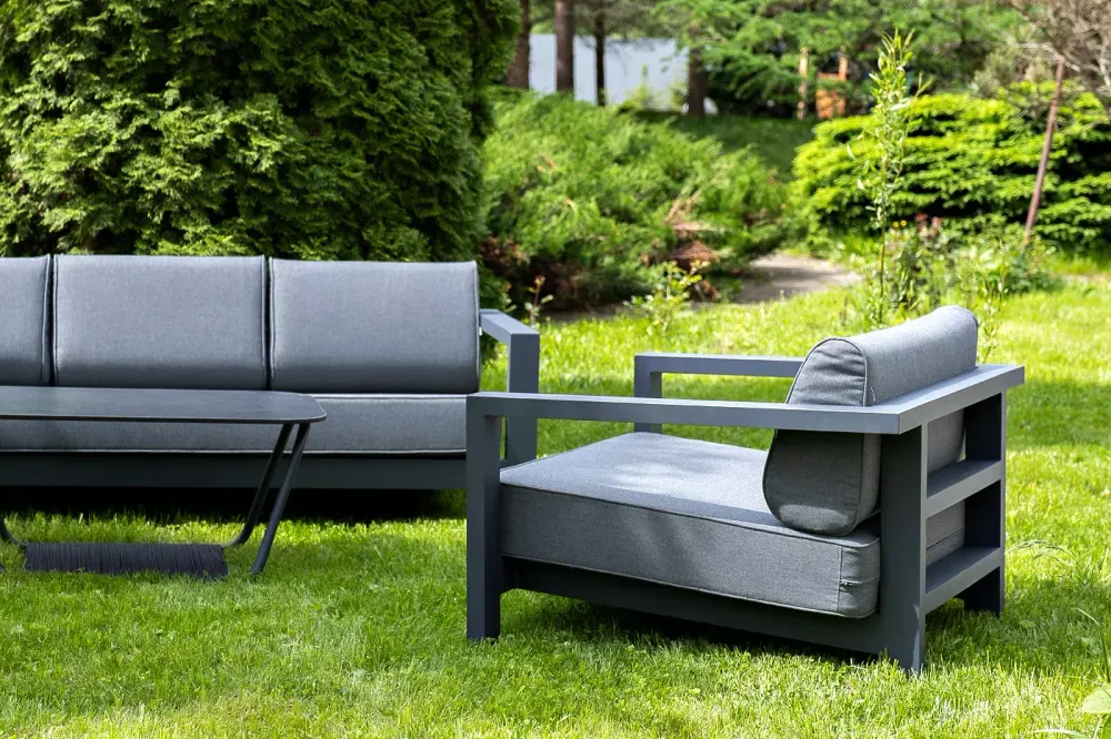 "Гранада" лаунж-зона из алюминия со столиком из HPL