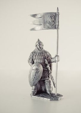 Оловянный солдатик Княжеский дружинник с флагом