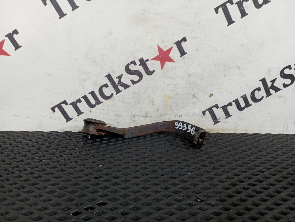 Кронштейн радиатора правый 2020г.