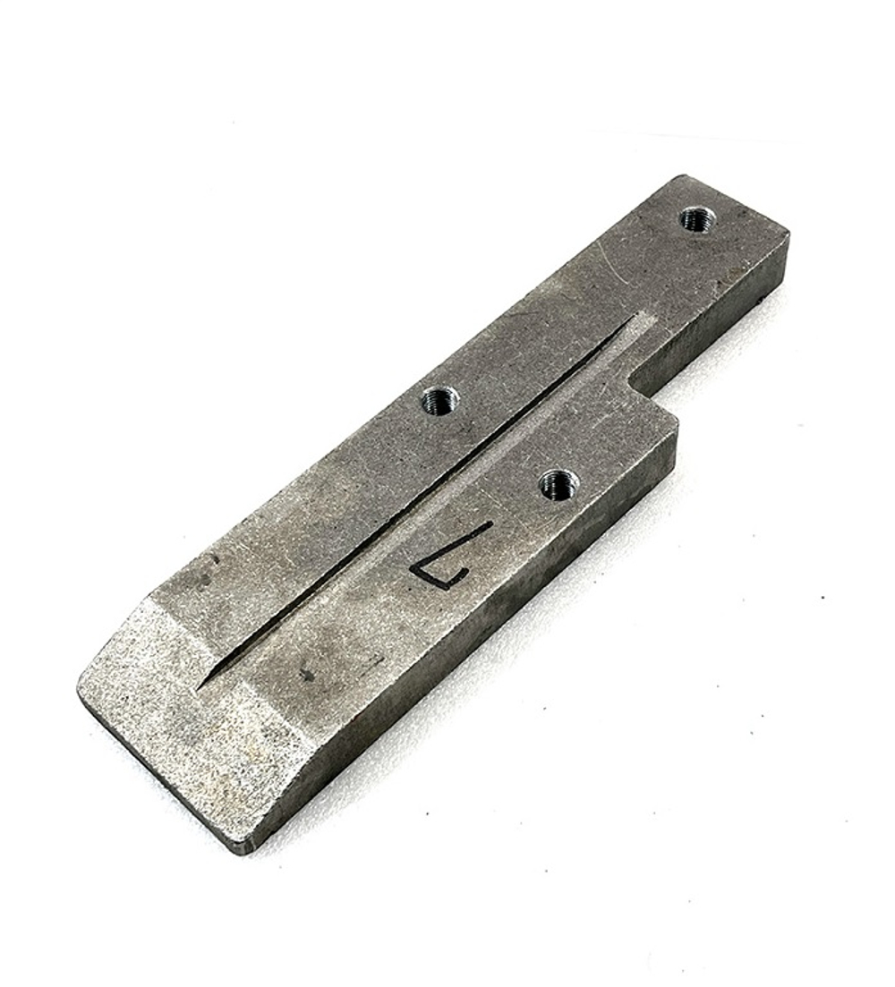 Пластина ограничения задней рессоры Faw J6 8*4 2912437A96AJ/A