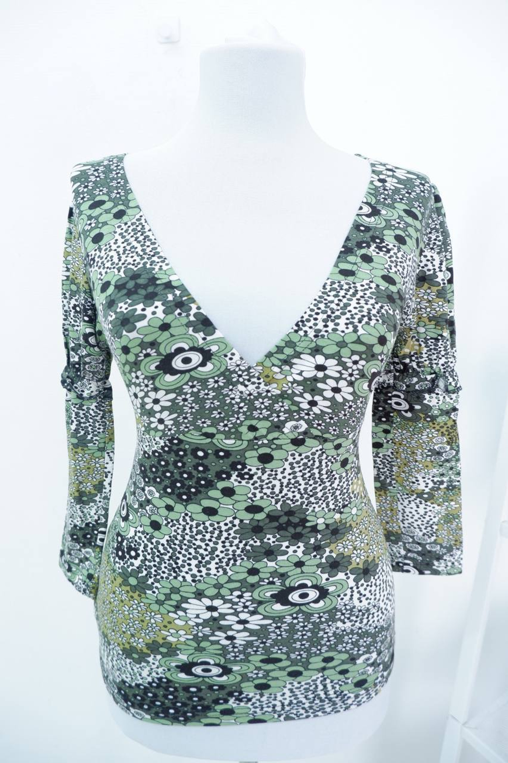 Футболка красивой расцветки 40/42 размер