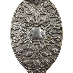 Ручное зеркало. Чеканка, посеребрение, металлический сплав, зеркало. До 1917 г.