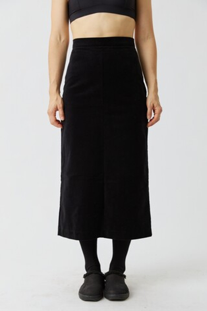 Юбка с разрезом из черного бархата