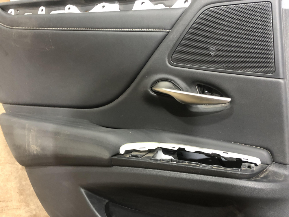 Обшивка двери задней левой Lexus ES 7 18-21 Б/У Оригинал