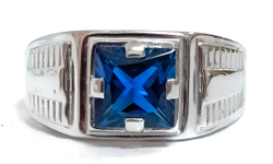 Ювелирное кольцо из серебра с нанокристаллом