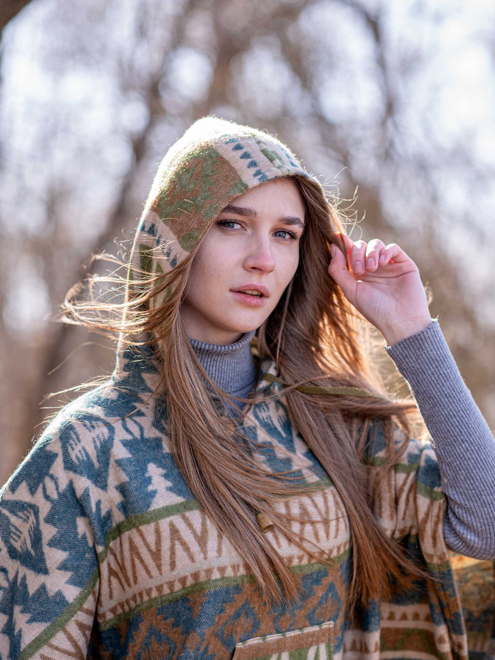 Пончо шерстяное с орнаментом