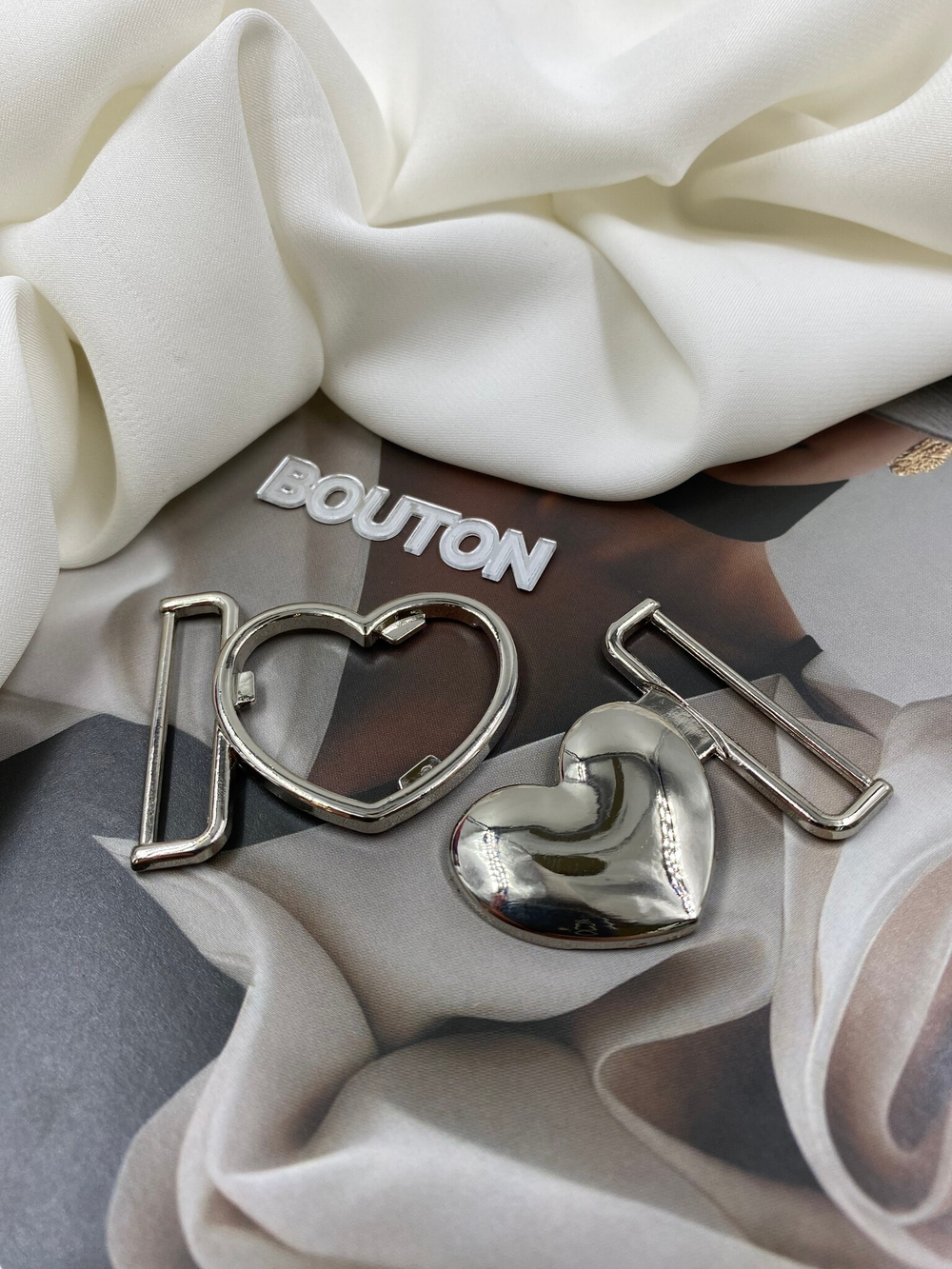 Пряжка застежка металлическая серебристая в форме сердца