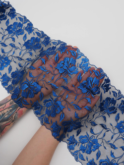 Вышивка на сетке черная с васильковым напылением и люрексом неэластичная ширина 22 см ОТРЕЗЫ