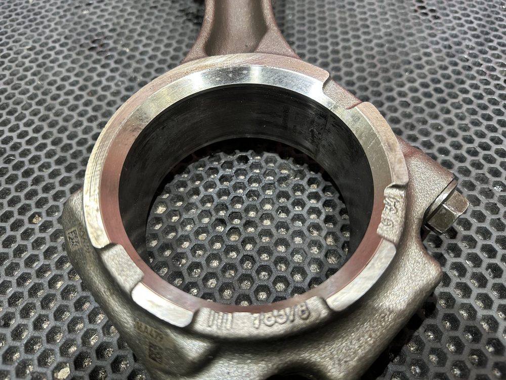 Поршень с шатуном 2019г