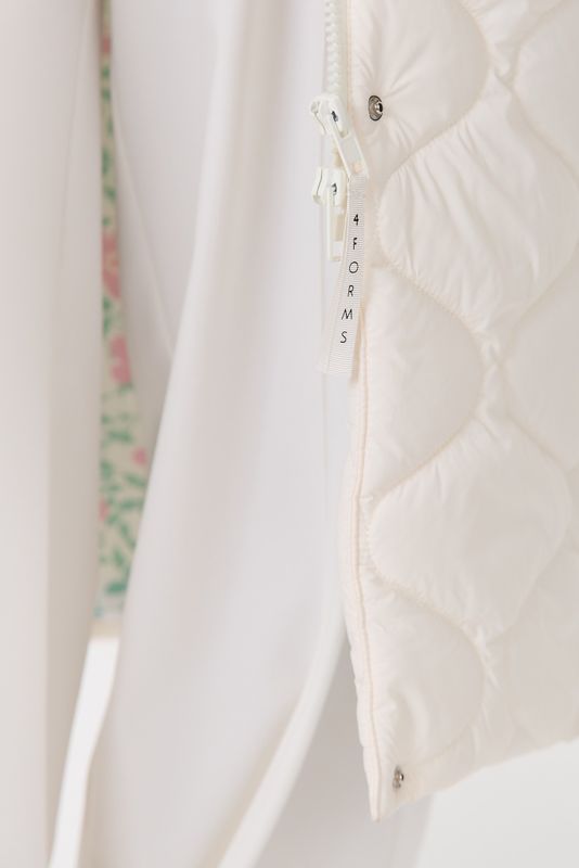 Пуховик стеганый длинный, молочный