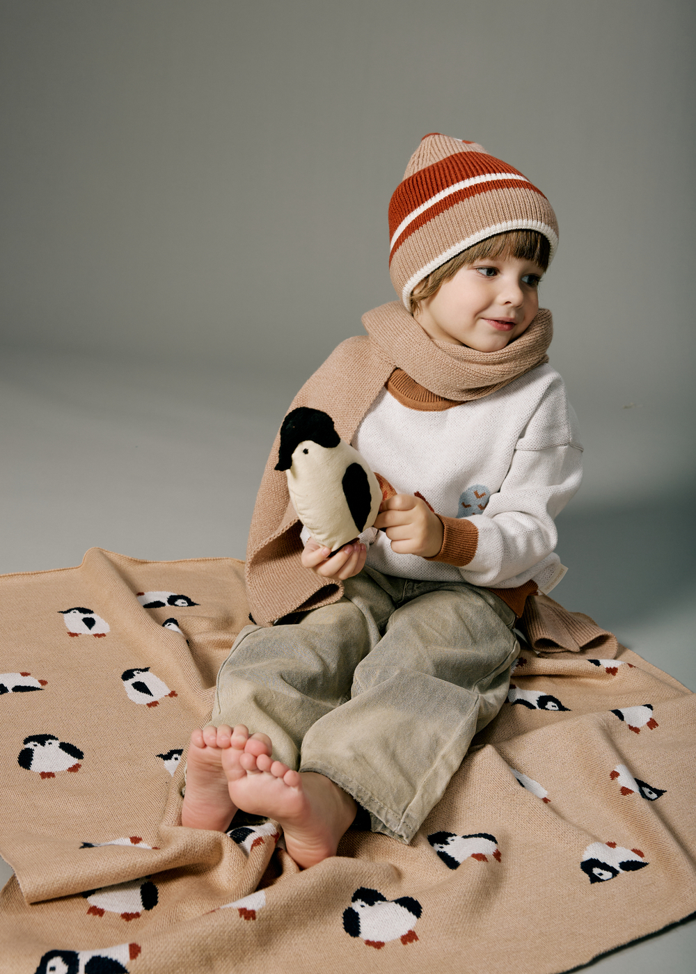 Шапка вязаная с отворотом (теплый беж + терракот)