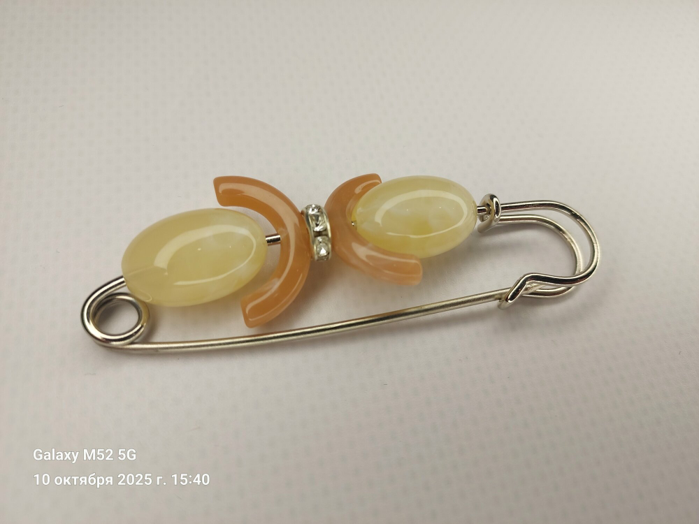 Булавка брошь "Славутич" для кардигана, пальто, платков, костюмов, одежды. Цвет  охра