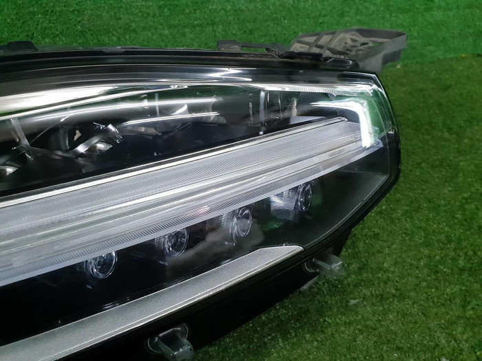 Фара правая Volvo XC90 2 (2014-2019) Full LED (В пленке)