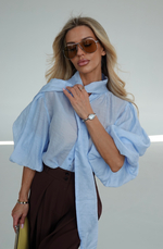 Блуза с рукавами-буфами и бантом