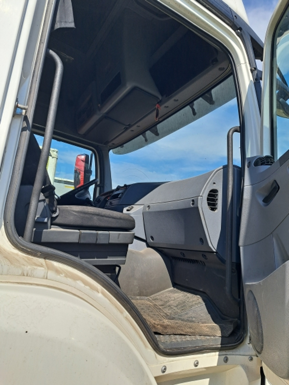 КамАЗ 5490 4x2 Седельный тягач 5490-032-87(S5) NEO (Дизельный, 12,0 л, 401 л.с., МТ)