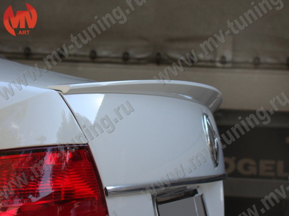 Лип спойлер крышки багажника 2010-2020 (черный глянец)