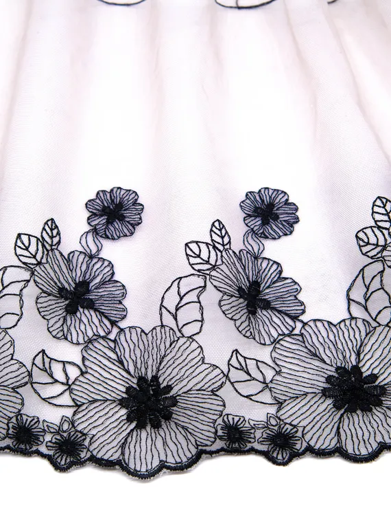 05-136 Вышивка на неэл. сетке 21 см, кремовый/черный (правая)