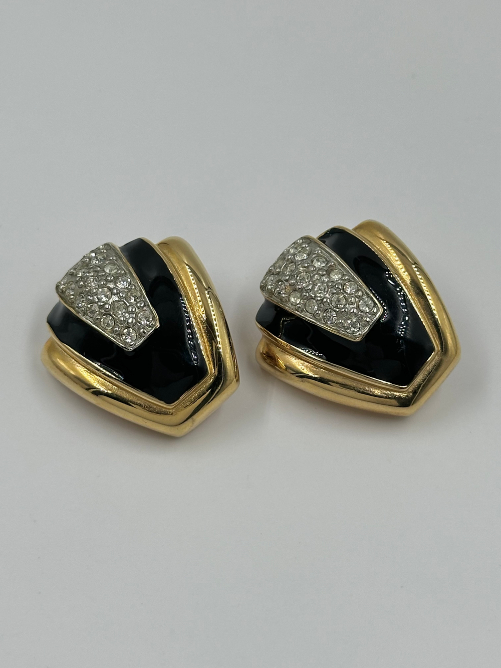 Клипсы с чёрной эмалью и кристаллами