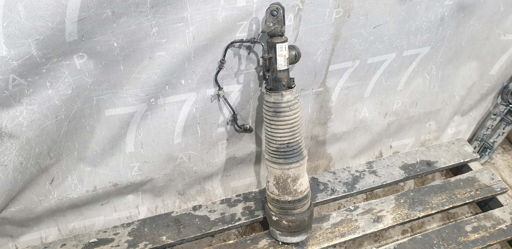 пневмостойка передняя левая Kia Quoris (KH)  Б/У Оригинал 546113t900