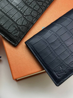 Обложка для паспорта из кожи крокодила Louis Vuitton