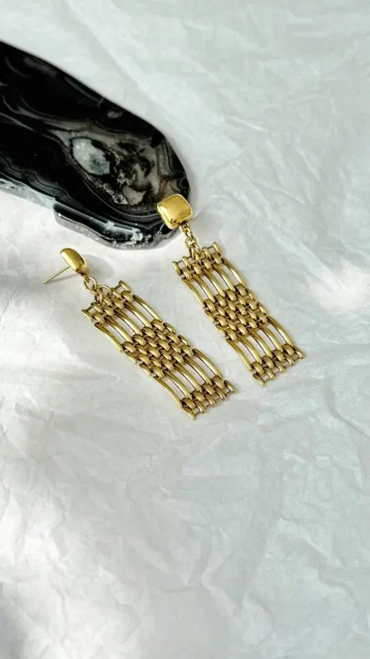 Серьги пусеты плоская цепь в винтажном стиле, оттенок золото антик