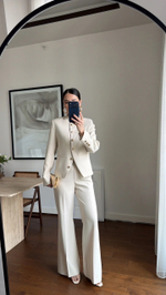 Костюм с жакетом со стойкой воротником и брюками клеш