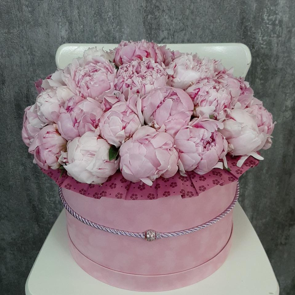 Букет из 31 пиона в розовом бархате