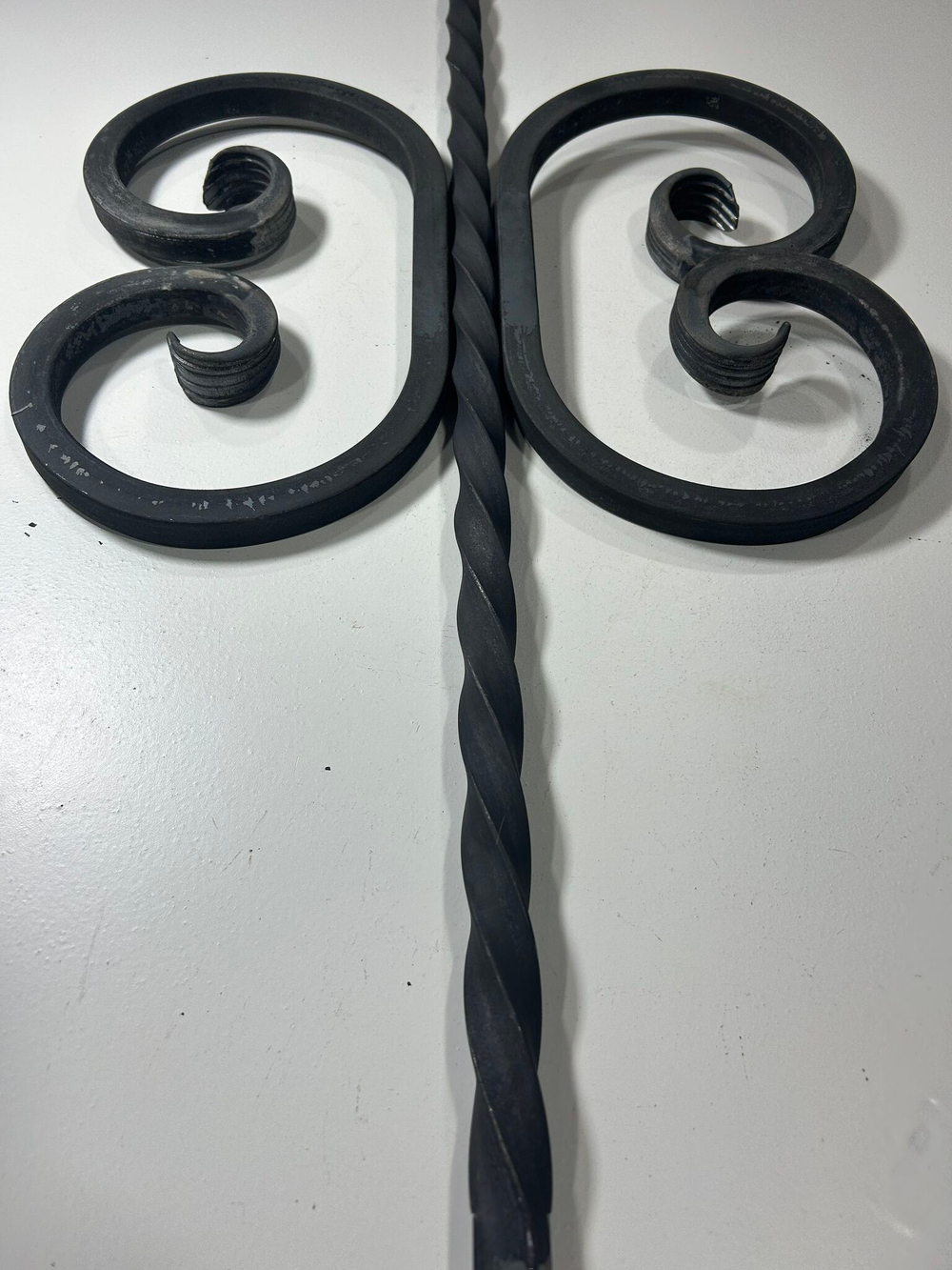 Кованый элемент вензель 160х270мм квадрат полнотелый 16х16мм