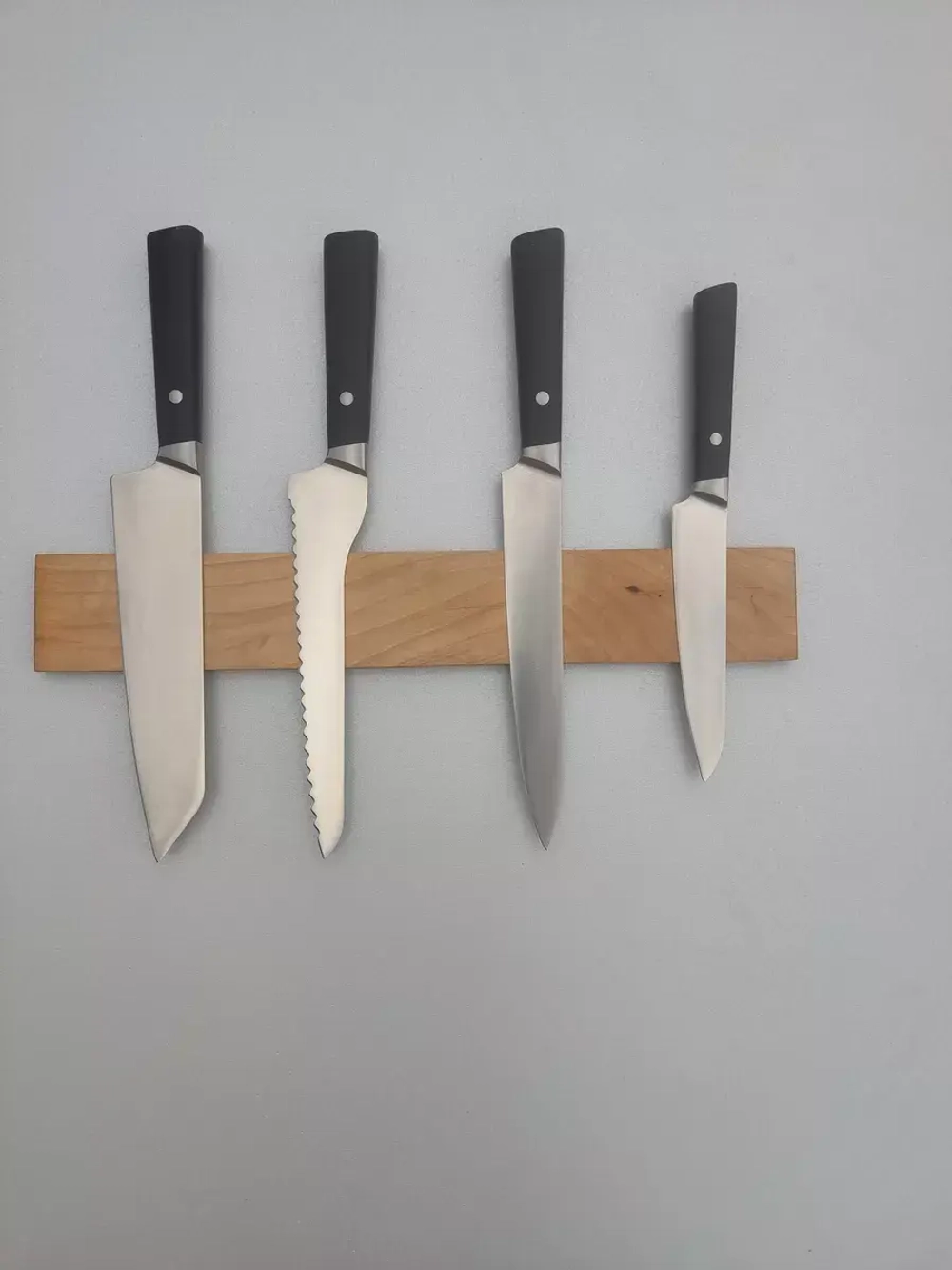 Магнитный держатель для ножей