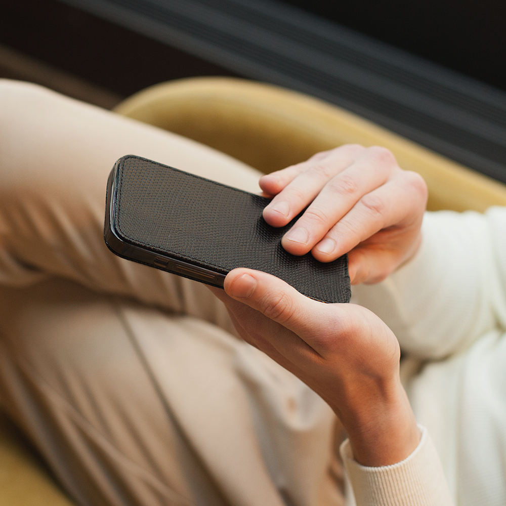 Чехол для iPhone 14 Pro из кожи ящерицы, черного цвета