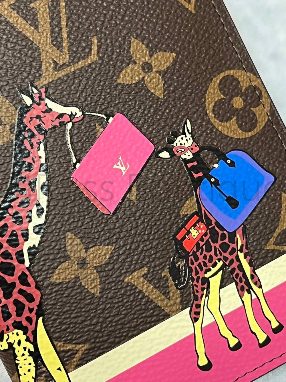 Женская обложка для паспорта Louis Vuitton с жирафами