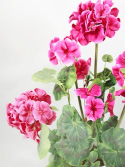 Искусственная Герань вишневая 35см в кашпо