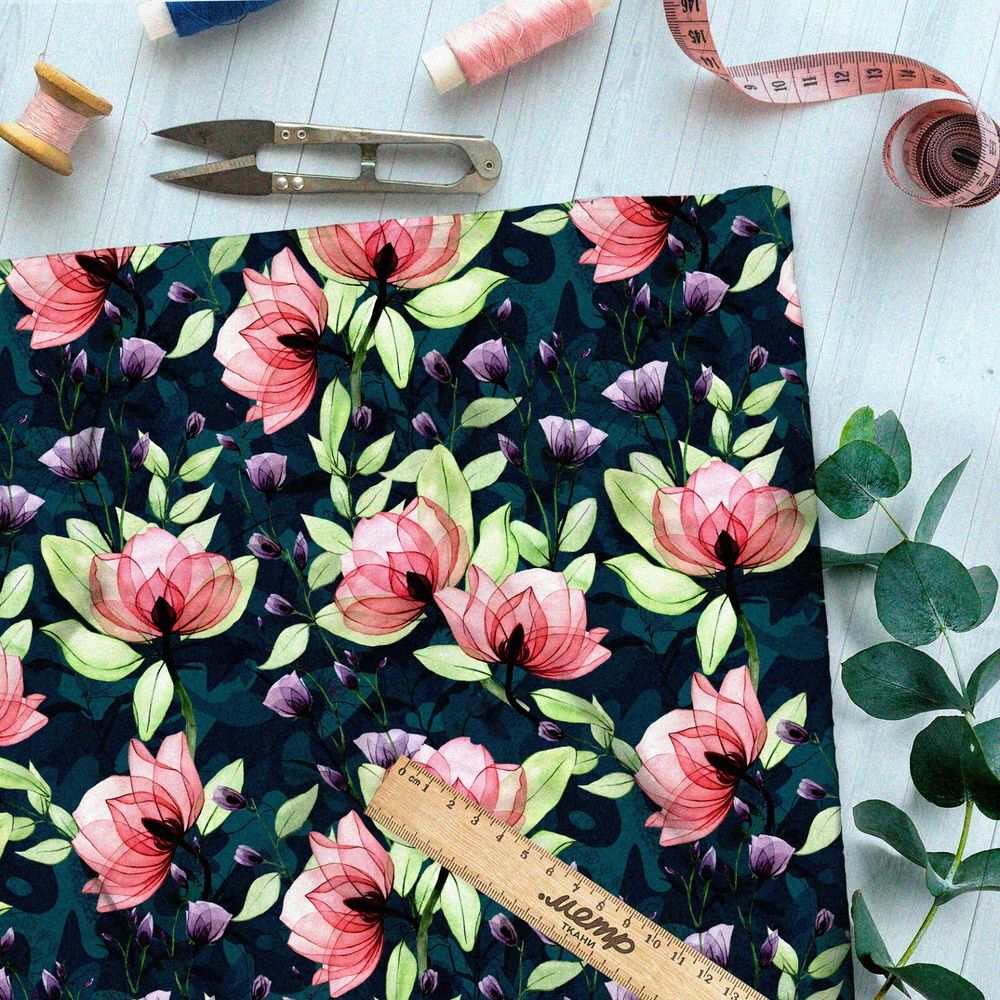 Ткань шелк Армани графичные цветы на тёмно-зелёном фоне