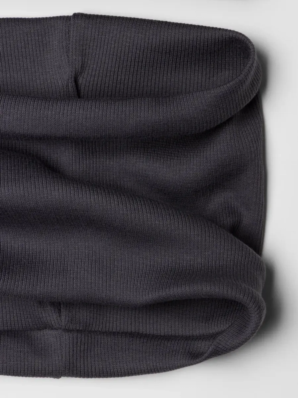 Шапка для мальчика осенняя со снудом