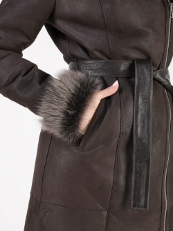 Дубленка зимняя натуральная с капюшоном