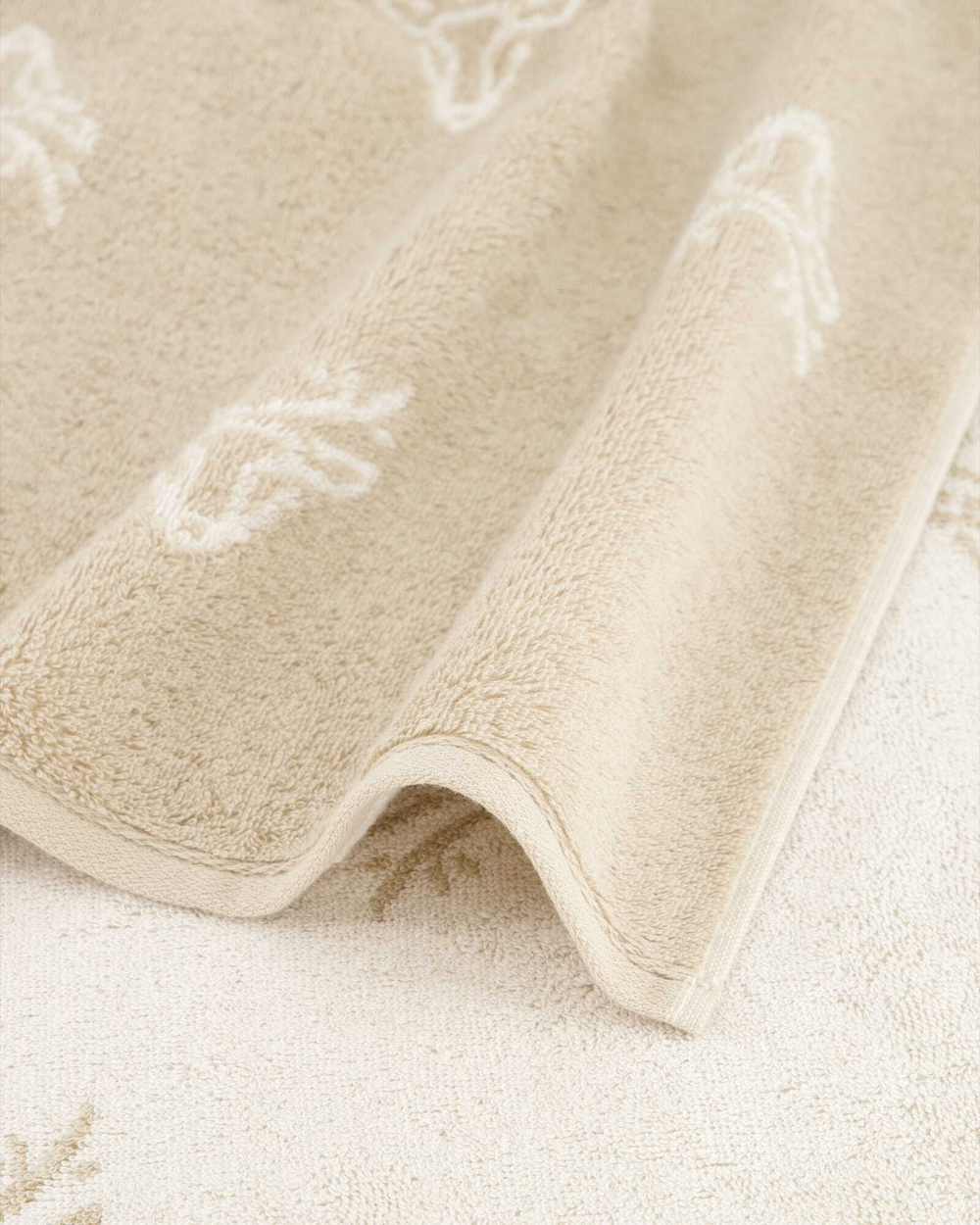 Полотенце 30х50 Cawo Alpenchic Edition Allover 6229 бежевое