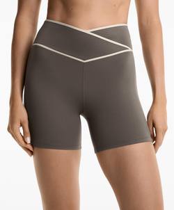OYSHO Шорты Perfect-adapt с V-образным вырезом и талией 10 см, серо-коричневый