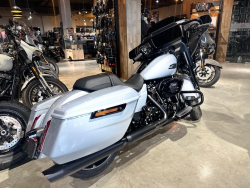 Harley-Davidson Street Glide 117 ATLAS SILVER METALLIC (BLACK TRIM) с НДС