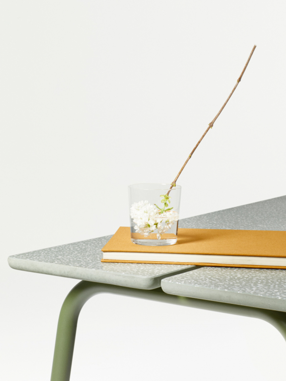 Столик кофейный бетонный Scab Design Brezza, оливковый