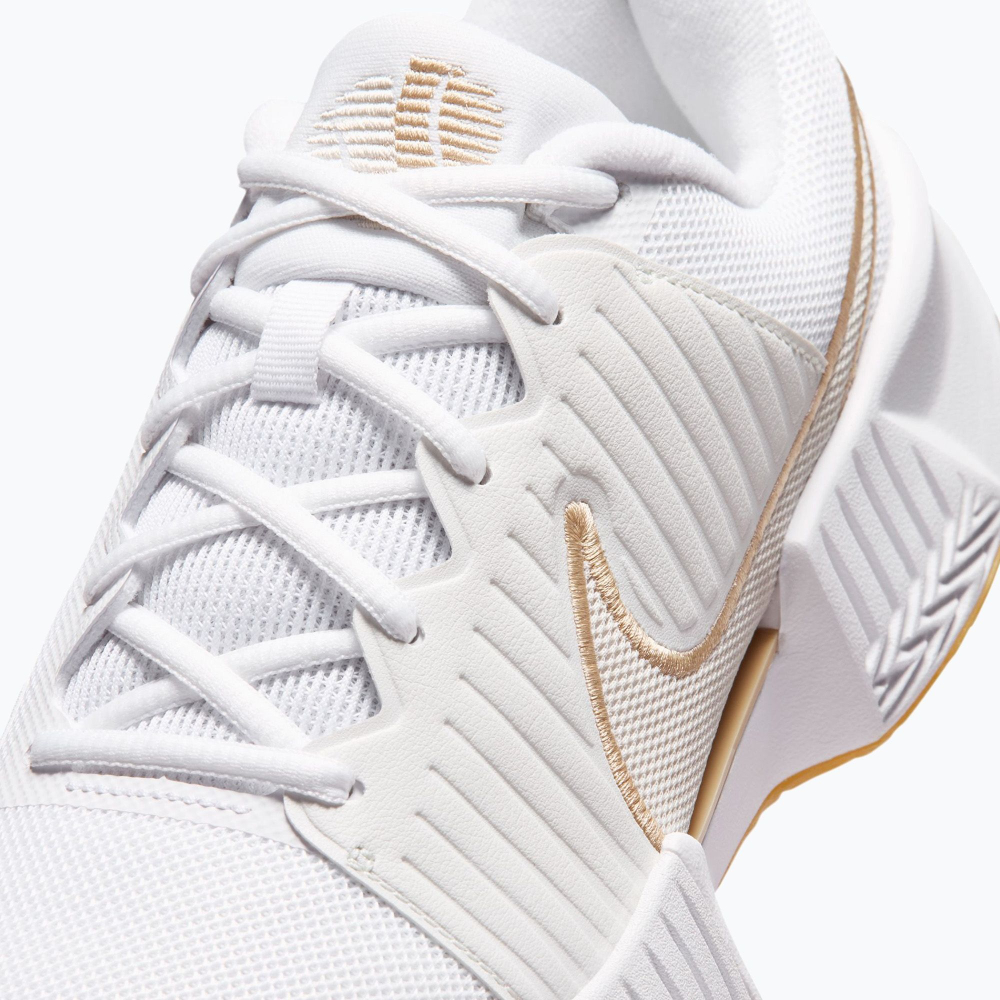 Женские Теннисные кроссовки Nike GP Challenge Pro white/summit white/linen/light orewood brown