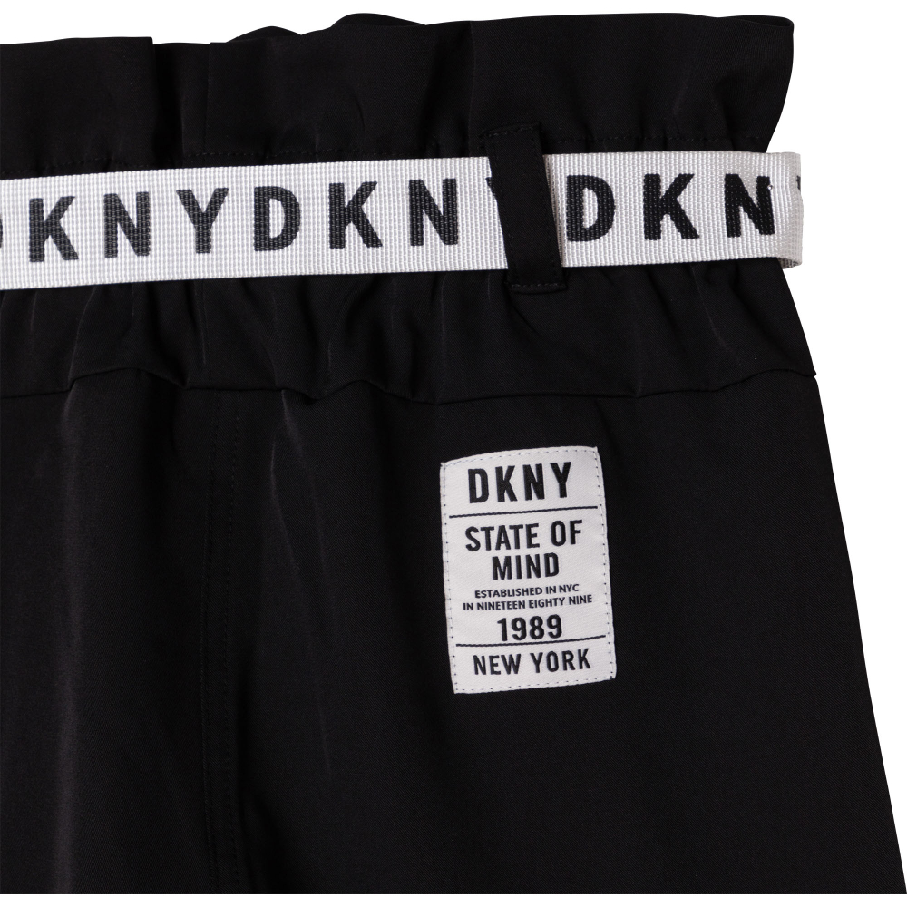 Брюки карго DKNY Черный/Нашивка: ярлык/Ремень: белый с черными логотипами Девочка