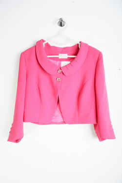 Жакет яркого цвета короткий, визуально на 42 размер