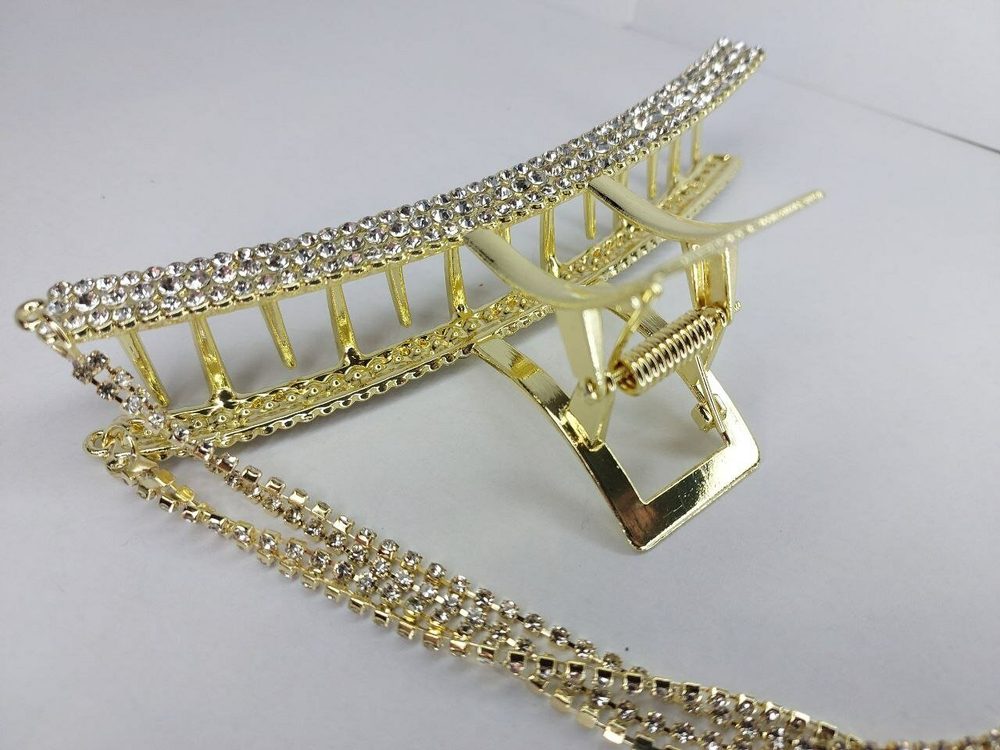 Заколка. Краб зажим для волос с квадратной дугой с тремя полосками из страз и длинными кисточками. Цвет золото