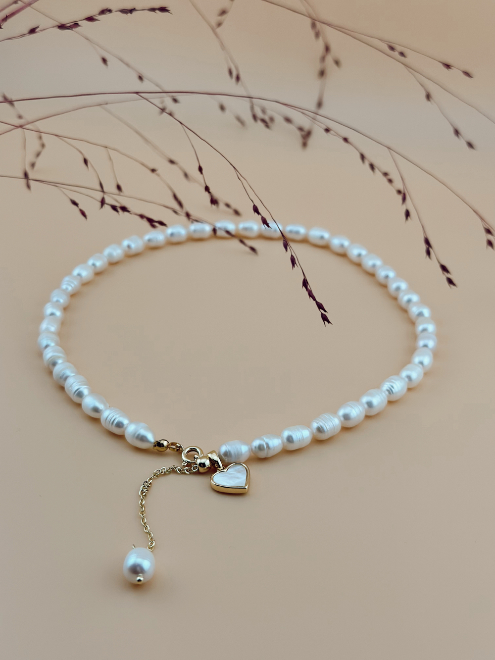 Колье с перламутровой подвеской в виде сердца