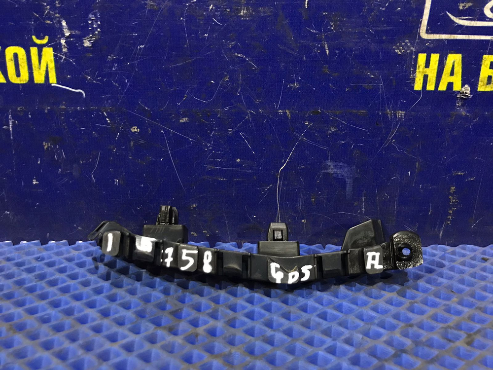 Крепление бампера переднее левое Honda FIT 2013-2017