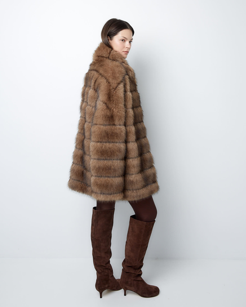 Шуба укороченная из искусственного меха соболя ореховый