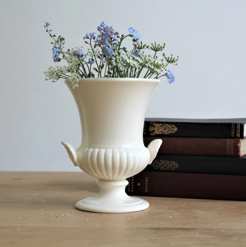 Винтажная ваза с ручками-раковинами