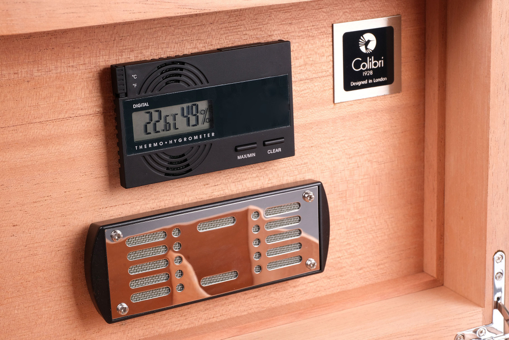 Хьюмидор Colibri Quasar на 40 сигар, Серый лак