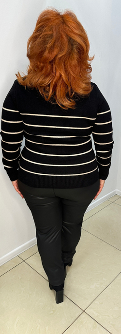 Джемпер черный с бежевой полоской